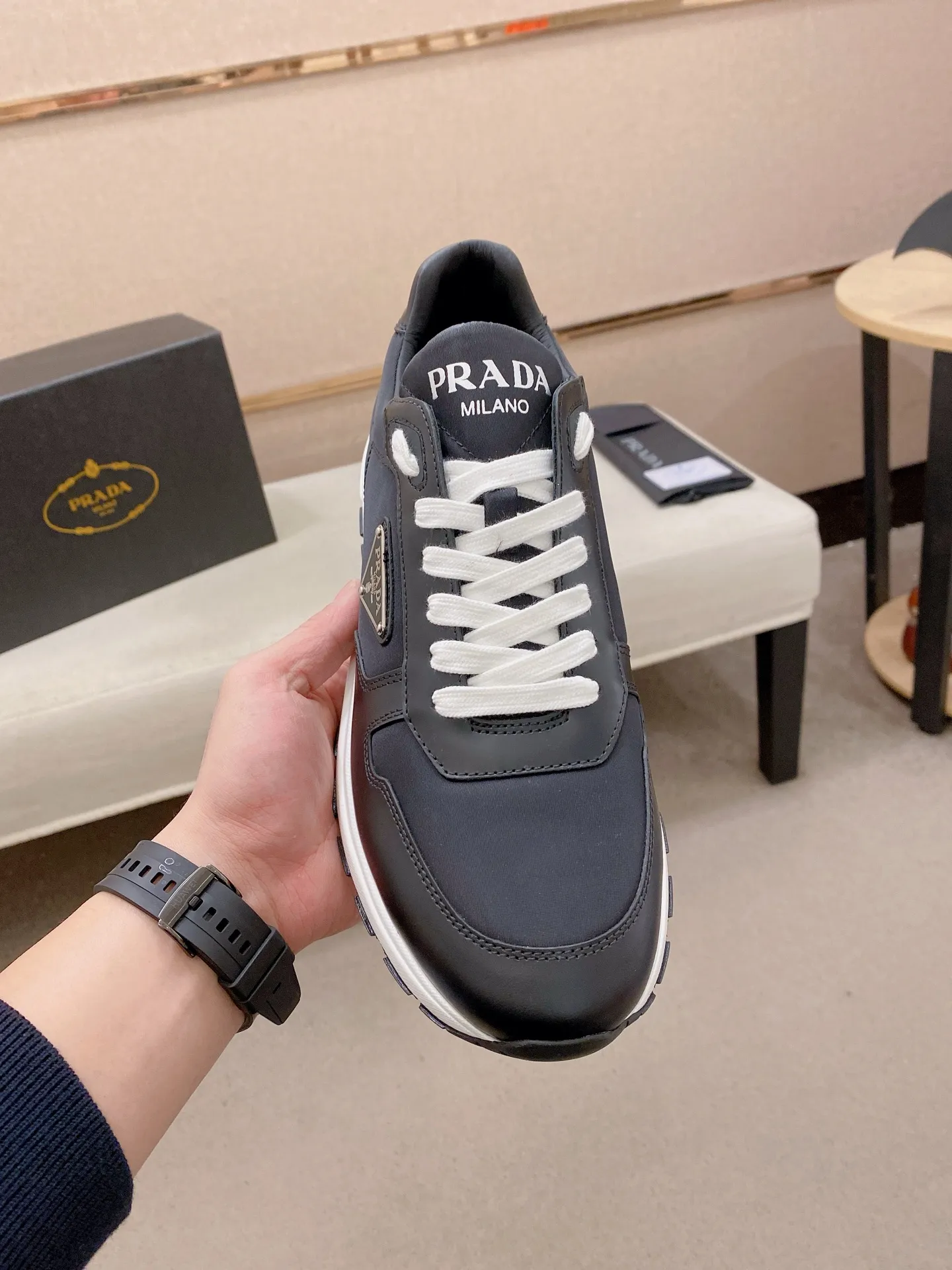 Factory price 600💰 ✔️✔️✔️Higher version High-quality new PRADA (Prada) counters are on the market at the same time. The new men's shoes and 😘fabrics are made of selected first-layer cowhide with superb craftsmanship. Lining: Full cowhide lining. 👍🏿 High-end ☄️ air-cushion molded anti-slip rubber outsole, exquisite lines, simple and elegant, comfortable and high-end for leisure travel. Code number: 38 to 44. 45.46 customized